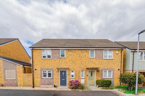 * AVAILABLE 09.07.2026 * Jeffrey Ross & The Property Outlet are keen to offer to the renal market this fantastic semi-detached home. The accommodation comprises entrance hall, kitchen/diner, downstair