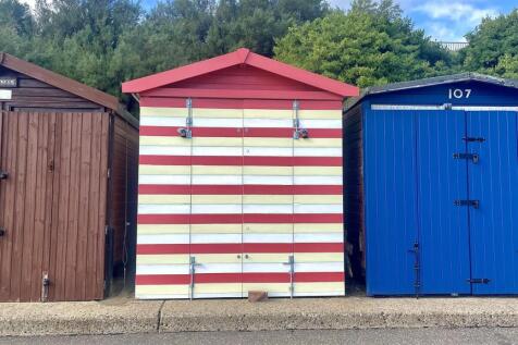 BEACH HUT FRONT