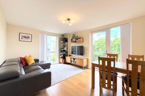Lounge/dining area