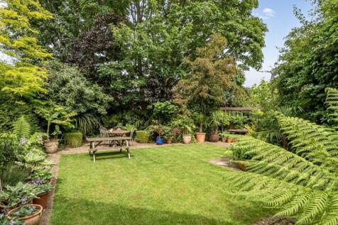 27 Spring Lane, Flore