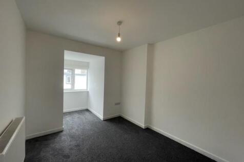 Bedroom 2 flat 2 (2).jpg