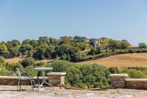 Outstanding views to Castle and countryside