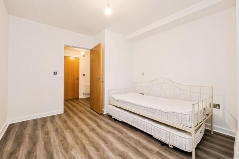 2 bed, 1 bath Flat in edinburgh - Photo 4
