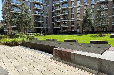 Queenshurst Square external space.jpeg