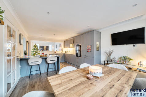 9464749093d04633b8efe4f7ff110e4b