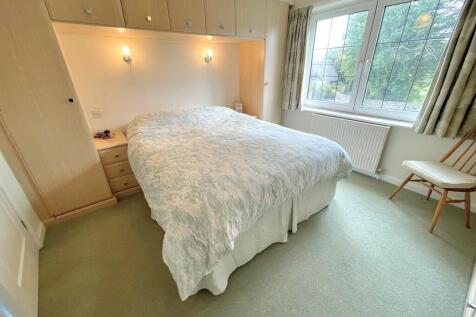 2 Barton Court Be...