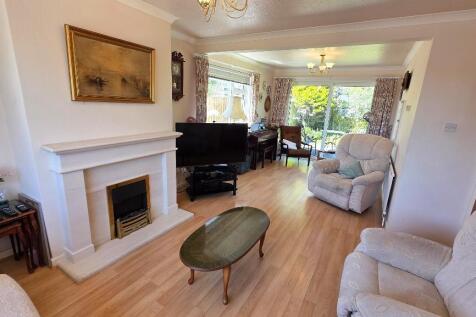 Sitting Room/Dining Room
