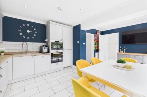 CAM03162G0-PR0284-STILL018