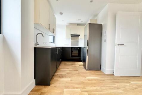 Seven Sisters Road, London
A stunning newly built one-bedroom apartment offering contemporary living in a highly convenient and well-connected location on Seven Sisters Road.