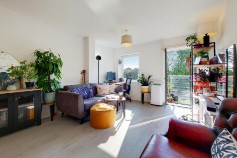 Purpose built 2 bed 2 bath apartment with private BALCONY and alloacted PARKING space for rent. Avalable unfurnished and includes Free Gym membership to onsite Gym.