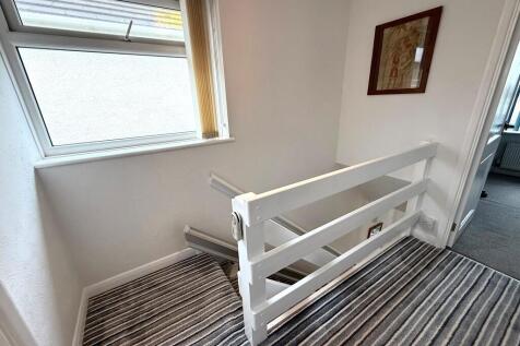 121 Mallon Dene L...