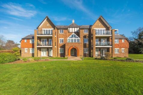 3 Bedroom Flat in BR2 7BY