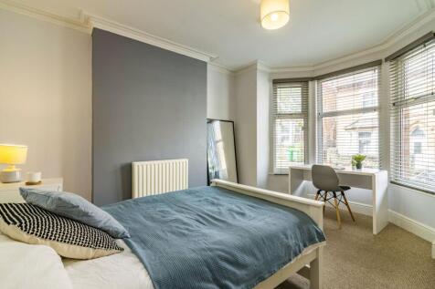 6 Bedroom Semi-Detached in NG7 1PF