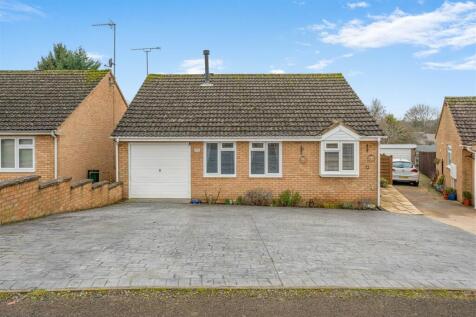 11 Blenheim Rise, Kings Sutton-2.jpg