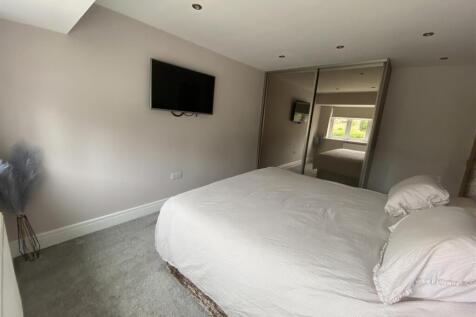 Bedroom no.1 front double: