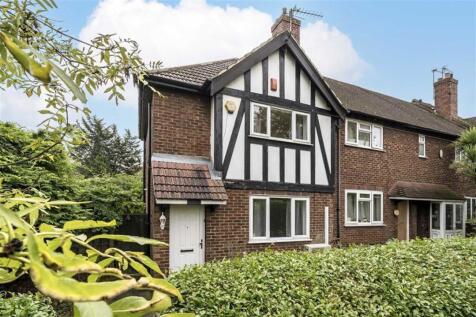 A Three bedroom end of terrace house located in a popular residential area giving easy access to Lee Station, Bus routes towards Lewisham and Greenwich and access to the A20 and the A2.
