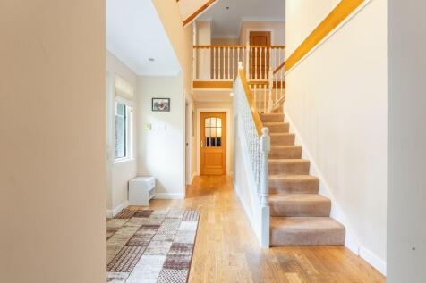 4 bed, 3 bath Detached in Leeds - Photo 6