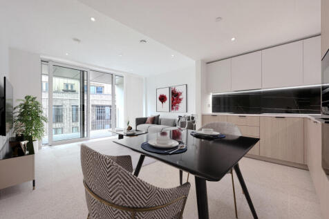 Brand new spacious 2 bed 2 bath apartment at The Silk District, Whitechapel. Spacious living room, open plan kitchen with a large balcony. 24/7 concierge services and resident gym, lounges and roof ga