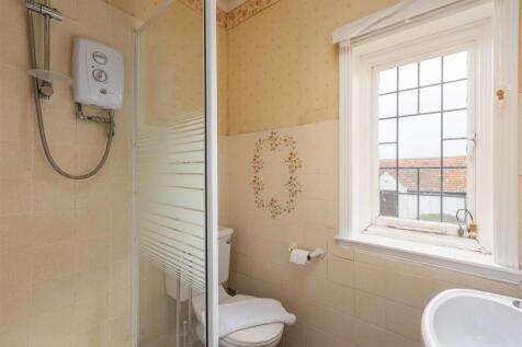 Highcliffe Manor Bedroom 5-3.jpg