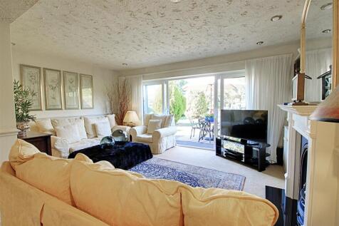 Living Room 1.jpg