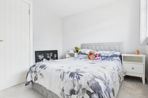 CAM03729G0-PR0155-STILL002