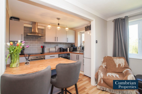 Open Plan Dining Lounge & Kitchen