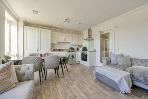 Lounge / Dining