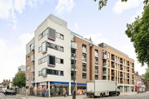 A lovely one bedroom, modern apartment in the heart of the local community, with parks, transport and coffee shops nearby. Enjoy a modern apartment with plenty of light, set above the vibrancy of the