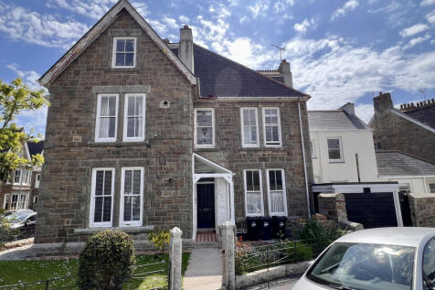 HMO With Adjoining Cottage for Sale