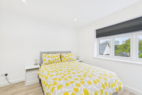 CAM01984G0-PR0530-STILL009