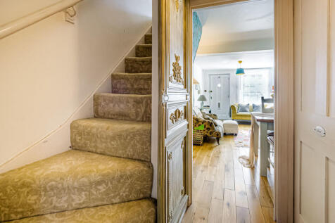 5 Arun Street    ...