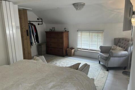 Master bedroom 3 (1).jpg