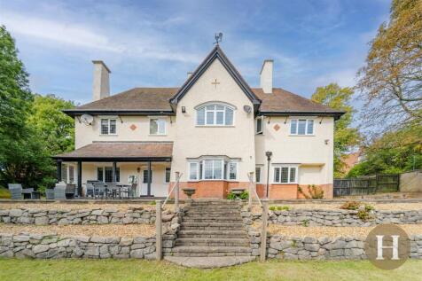 7 bed, 3 bath Detached in Birmingham - Photo 3