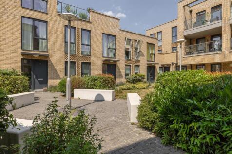 Kempton Mews, E6