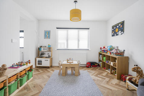 Playroom/Bedroom