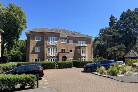 A second floor 2 bedroom / 2 bathroom apartment in popular development, opposite Broom Road recreation ground. Lift. Entryphone. Allocated and visitors parking. Council Tax: Band E (£3038.99 per annum