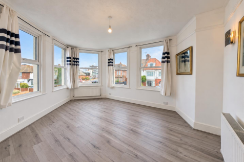 2 Bedroom Flat in CO15 1JN