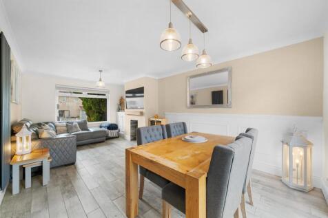 Living Room2.jpg