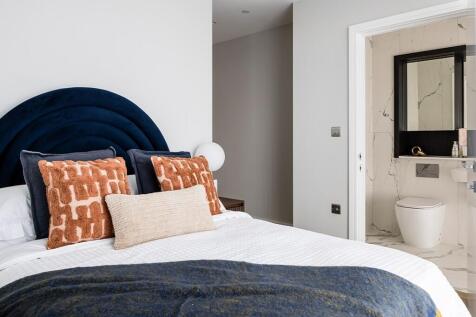 Bedroom &#43; En-suite