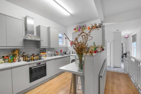 1533100065 - 82c South Croxted Road, SE21 - 6.jpg