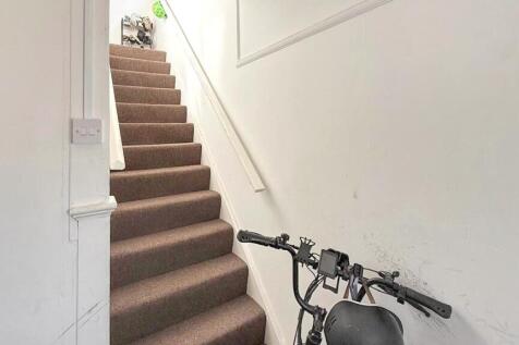 Stairs rising to FF via Private Entrance