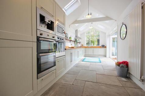 COMBINED DAY ROOM &amp; DINING KITCHEN