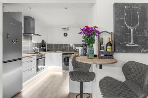 18 Flitcroft Lea, HP13 5LE-4.jpg