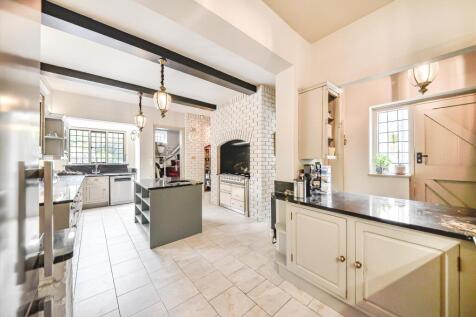 6 bed, 4 bath Detached in Birmingham - Photo 3
