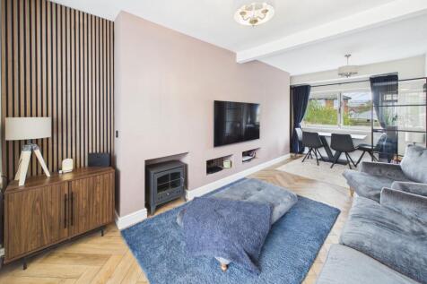Living Room/Dining Area