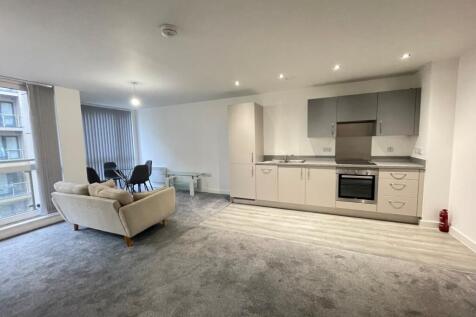 Available: 24/06/2026 Rent: £825pcm Council Tax Band : TBC Holding Fee : £190.38 Deposit : £951.92 No Deposit Scheme Available Qube Residential are delighted to present this spacious 5th floor studio