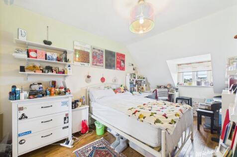 CAM03218G0-PR0735-STILL015