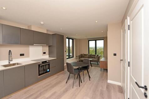 Living Room / Dining Area: