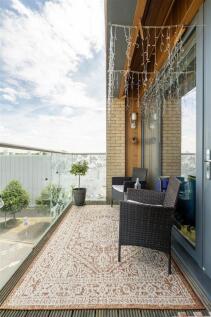 Jubilee Avenue, E4