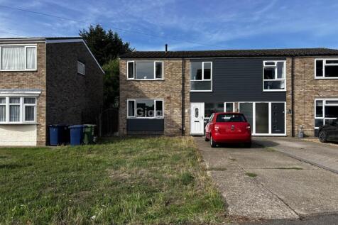 3 bed semi-detached house for rent in The Broad Walk, St Neots